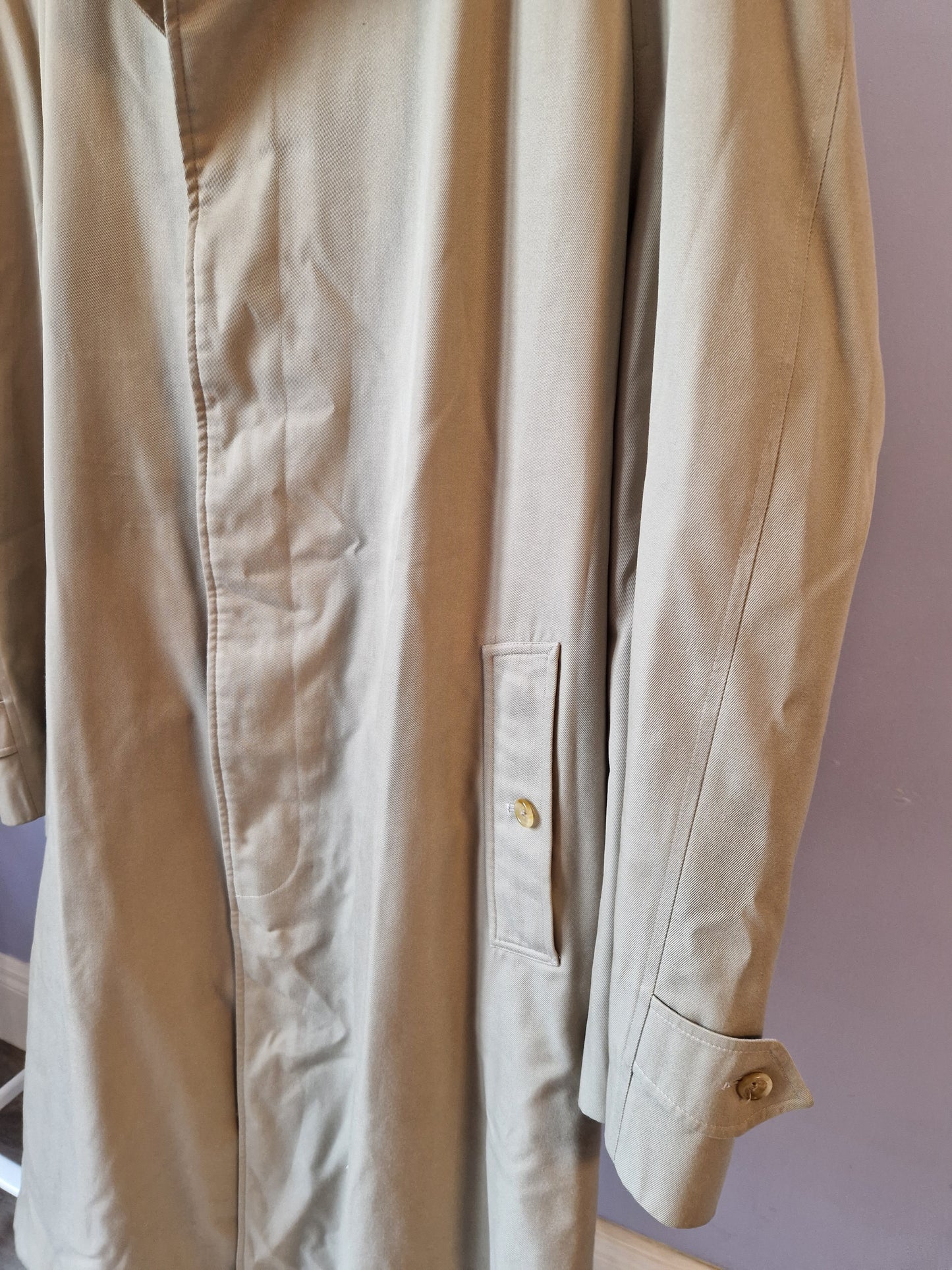 Burberry(s) vintage trenchcoat