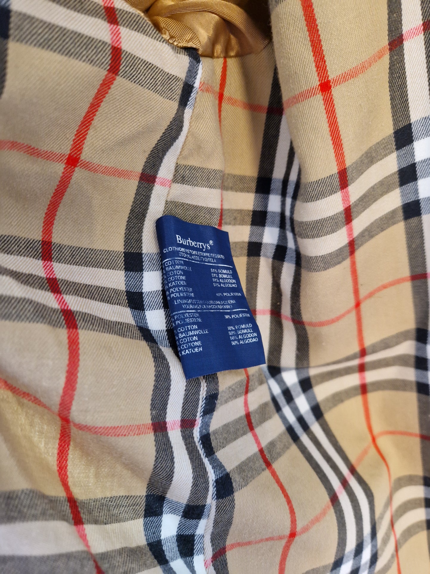 Burberry(s) vintage trenchcoat