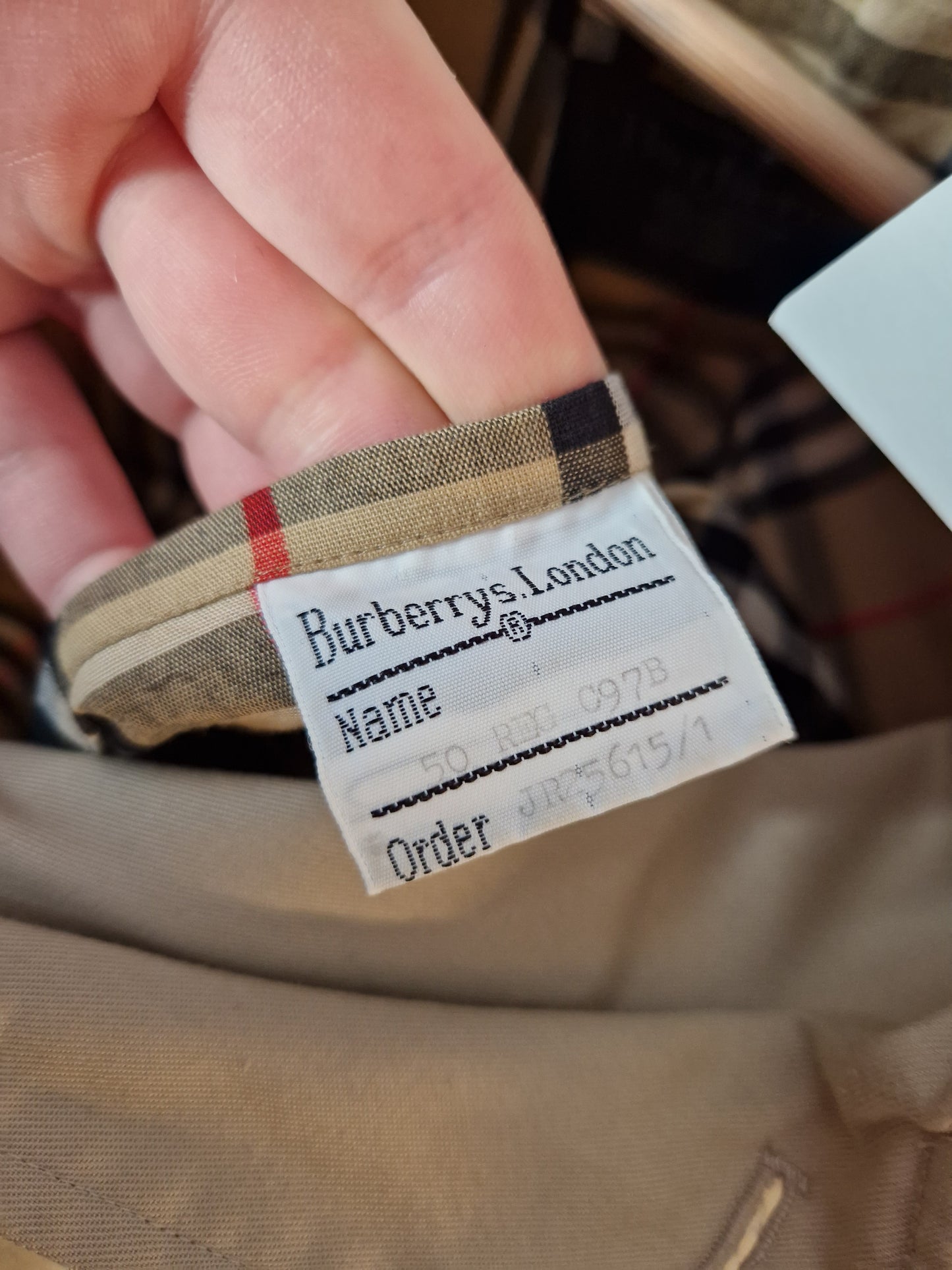 Burberry(s) vintage trenchcoat