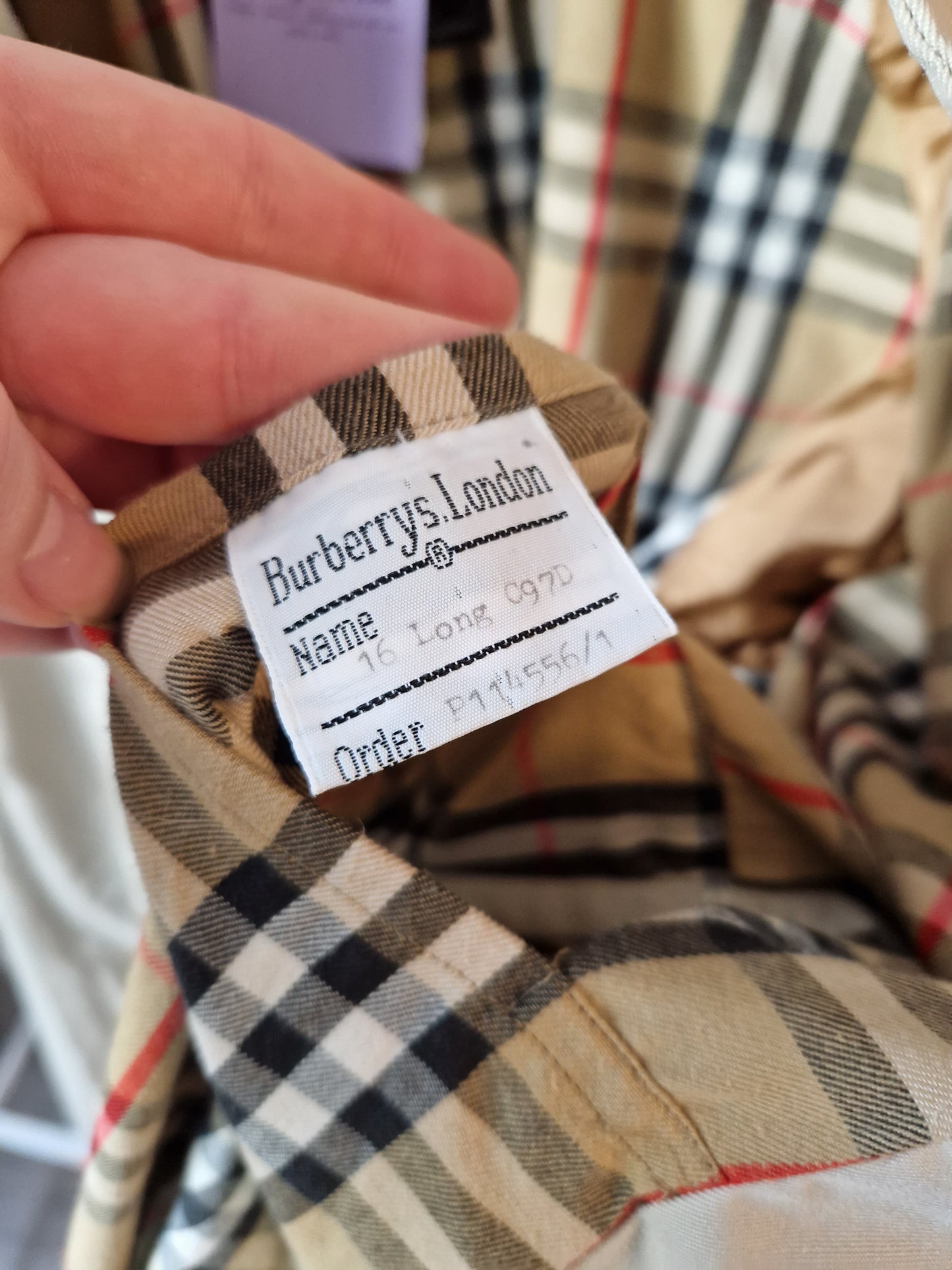 Burberry(s) vintage trenchcoat
