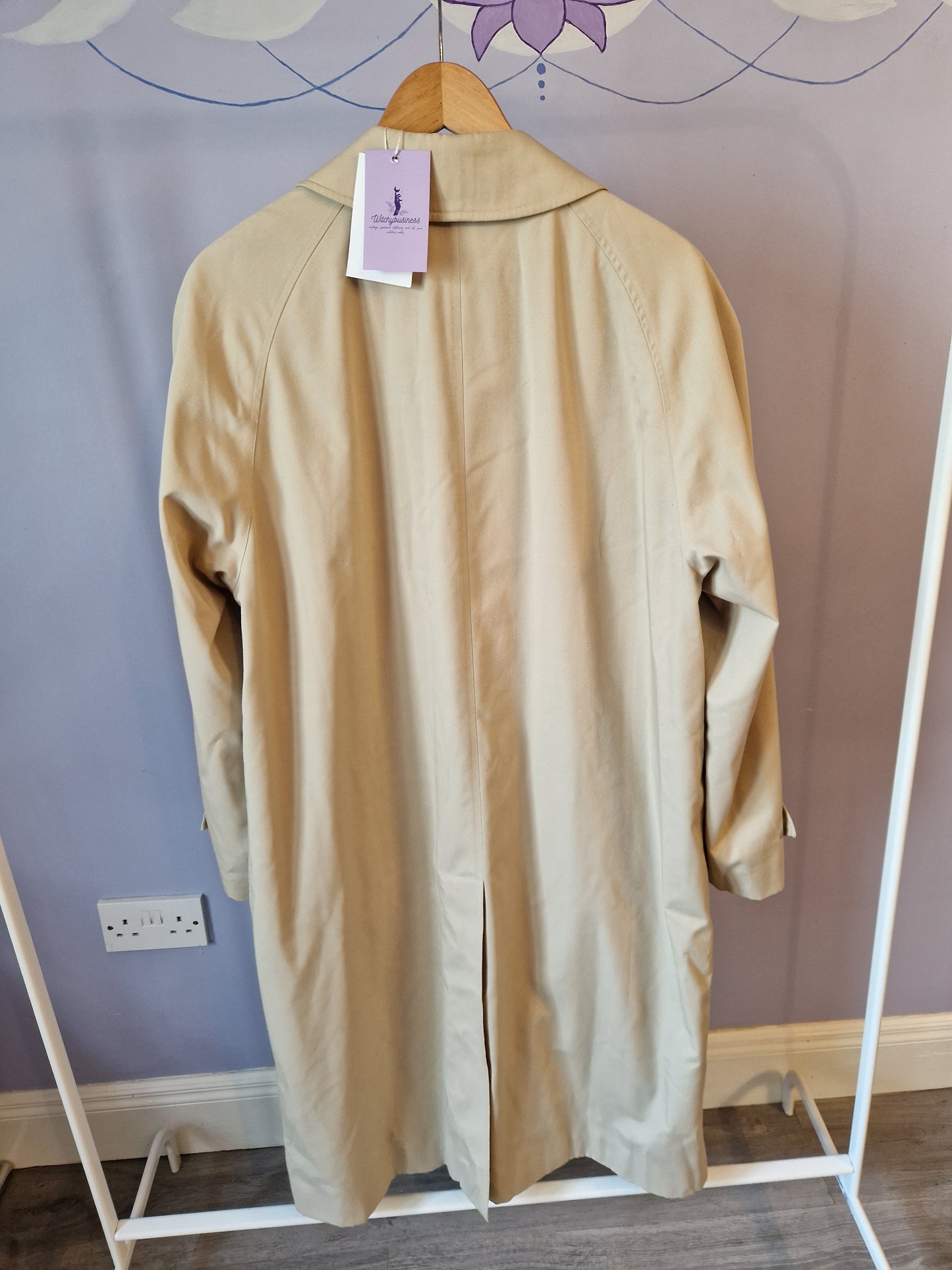 Burberry(s) vintage trenchcoat