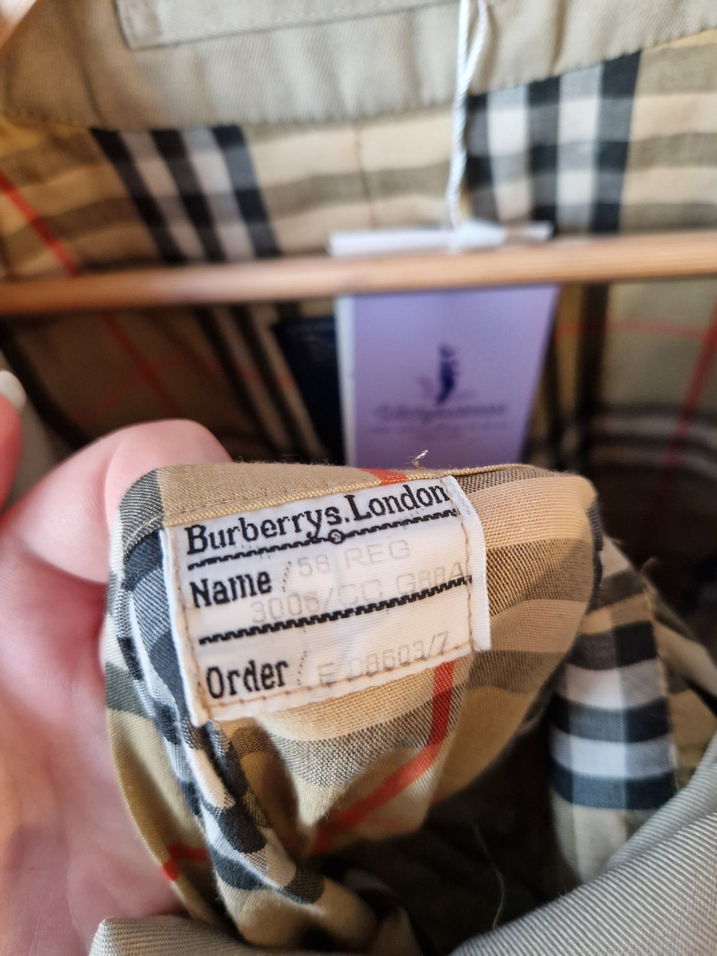 Burberry(s) vintage trenchcoat