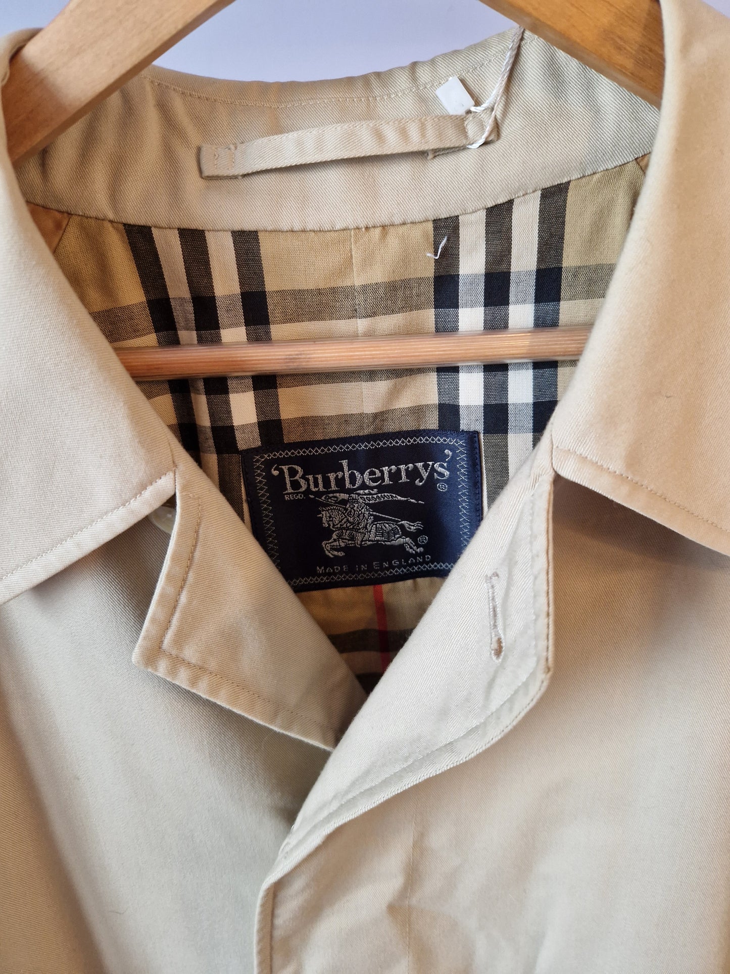 Burberry(s) vintage trenchcoat