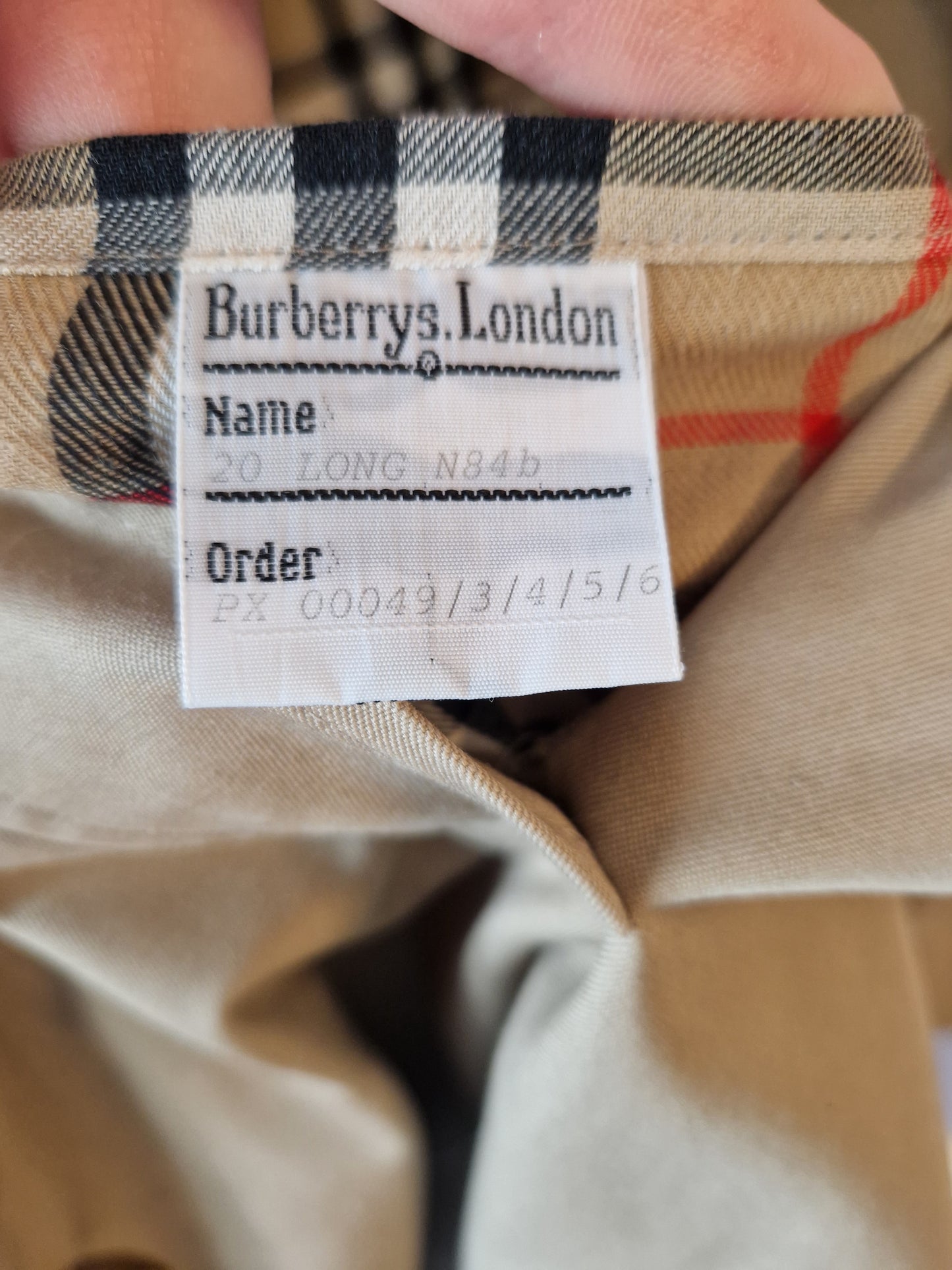 Burberry(s) vintage trenchcoat