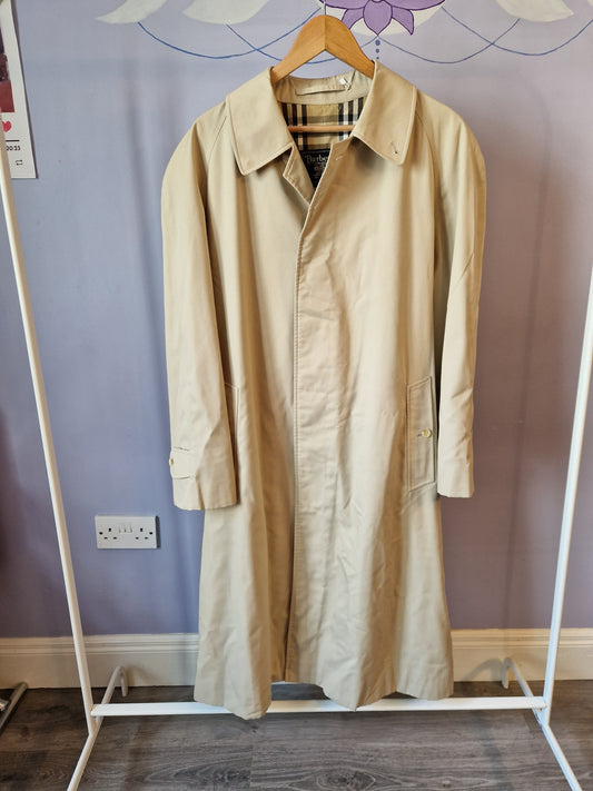 Burberry(s) vintage trenchcoat