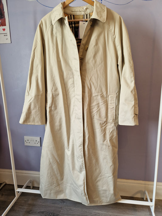 Burberry(s) vintage trenchcoat