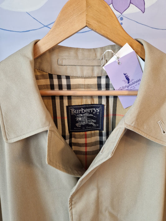 Burberry(s) vintage trenchcoat
