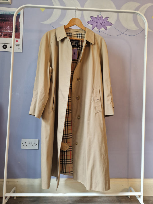 Burberry(s) vintage trenchcoat