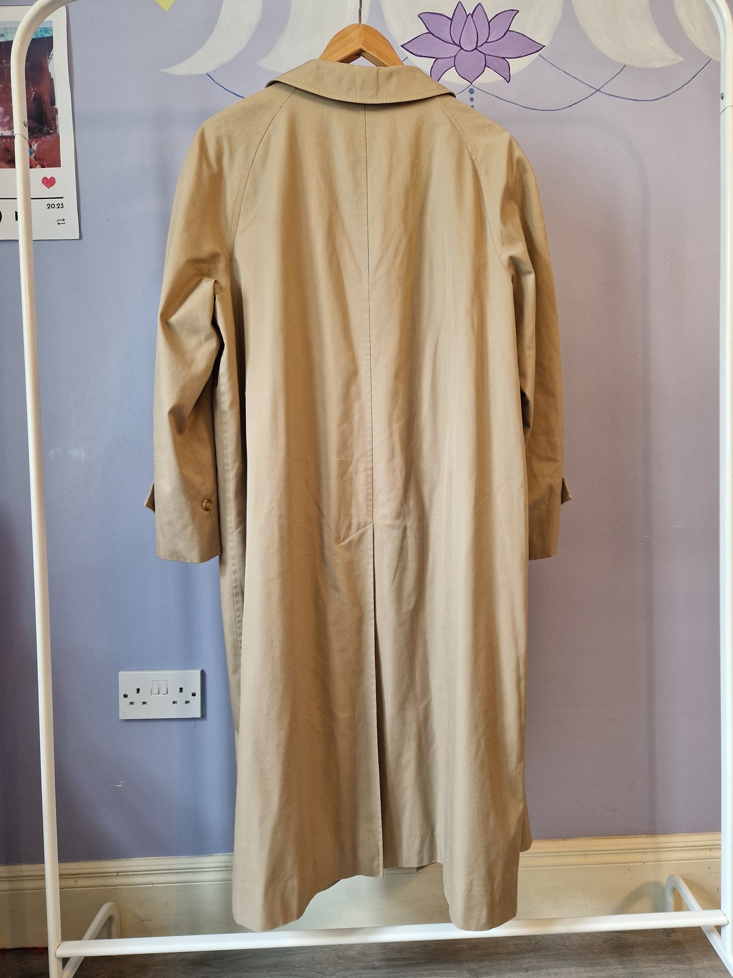 Burberry(s) vintage trenchcoat